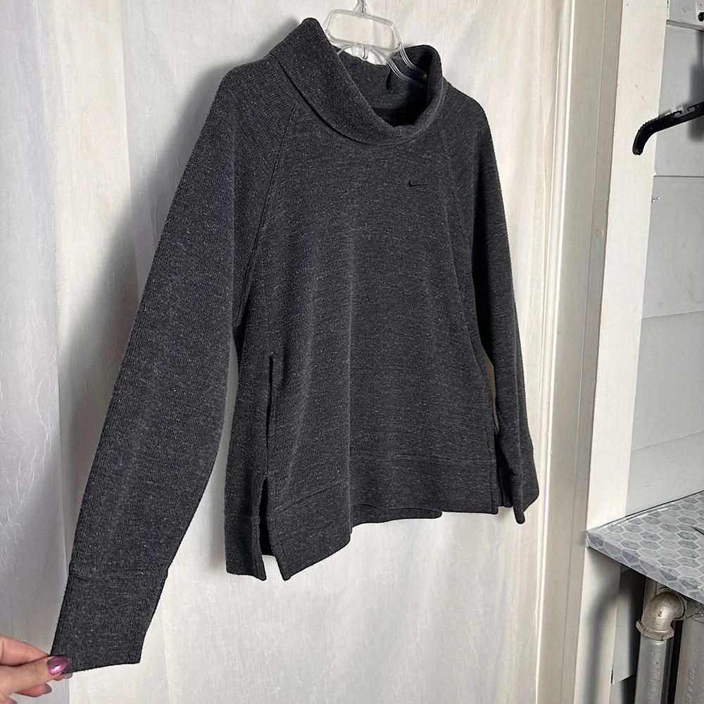 3/$20‎ 💥 Nike Swoosh Women’s Gray Sweatshirt Sz Small Pull Over Gray Athleisure